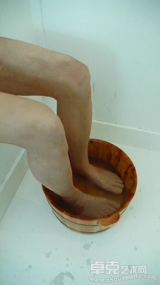 洗脚_washing Legs in Macau_装置作品_2010