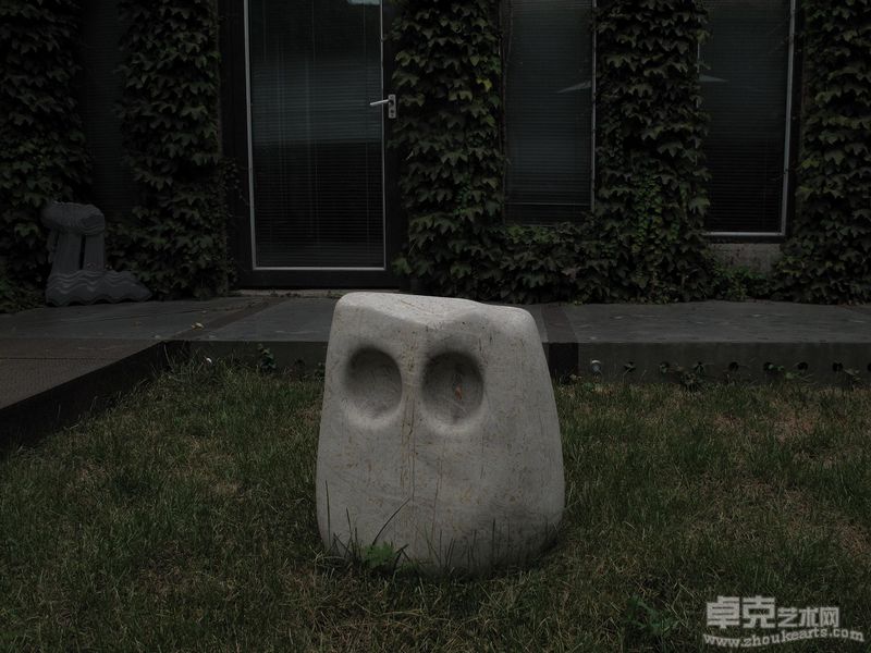 包泡 大猫  55×45㎝   石灰岩   1983年前