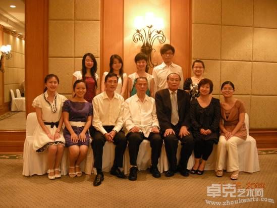 2009年在菲律宾马尼拉文化交流于著名侨领陈永栽合影