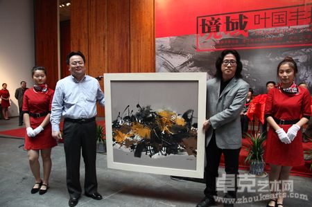 宁波美术馆副馆长孙佩梁先生接受叶国丰先生作品捐赠