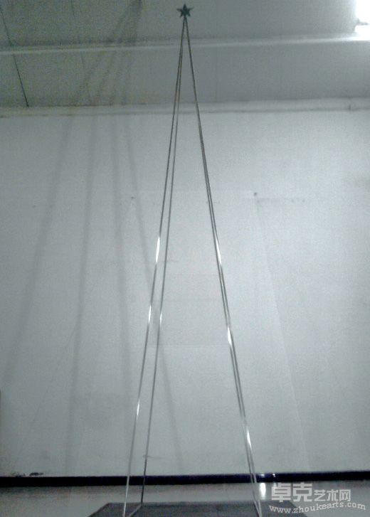 《生存空间的理论—乌托邦》不锈钢，铁，线，500cm（高）2011