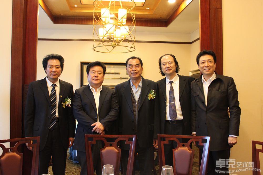 左起：惠州市文联主席、中国音协分党组书记、副主席、广东省第五届文联专职副主席邹继海、著名画家张省、北
