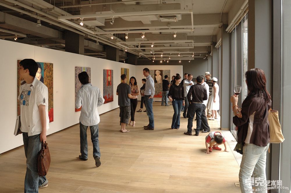 2009香格纳画廊展览开幕场景 (11)