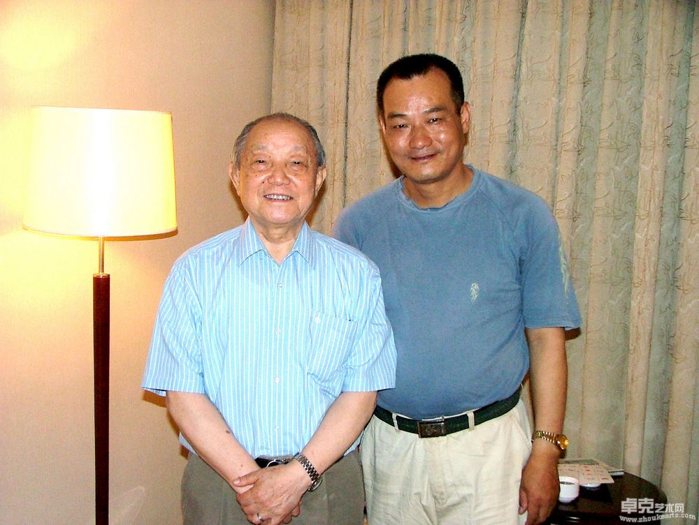 与清华美院教授、设计大师陈汉民先生合影