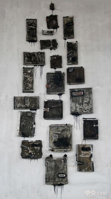 装置作品＜2009NO.3＞高600cm,尺寸可变