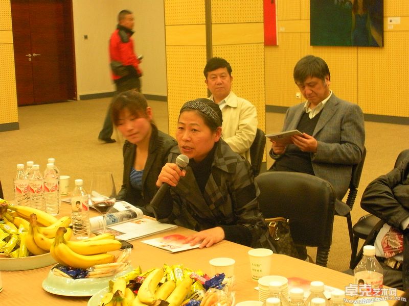 浙江省文化厅产业处处长 何蔚萍女士讲话
