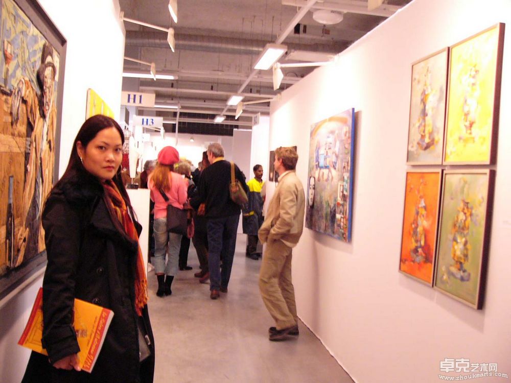 陈美妍在“2004法国秋季沙龙艺术展”现场