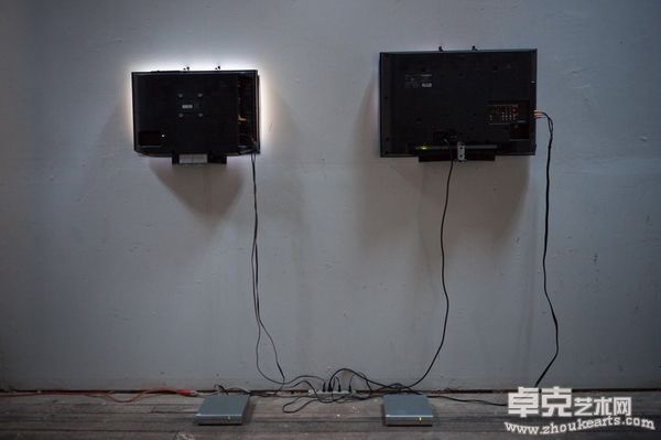 电视镜（不可撤销）TV Mirror (Irreversible)
