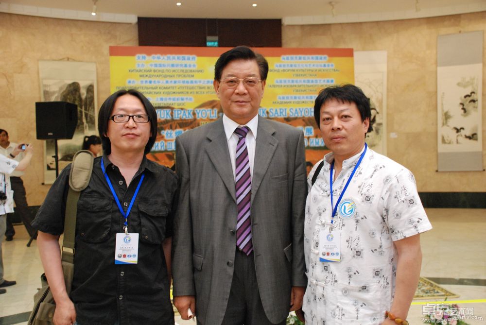前外交副部长同张雷震、赵培智在乌兹别克画展中合影