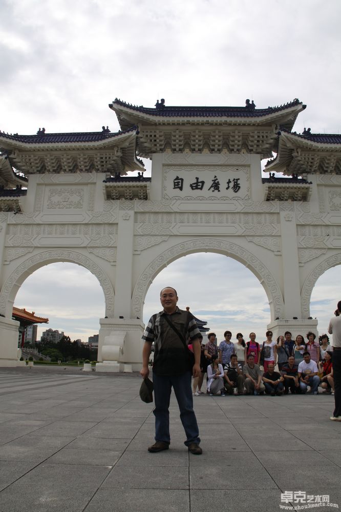 2011年6月28日，刘子建在台湾自由广场留影