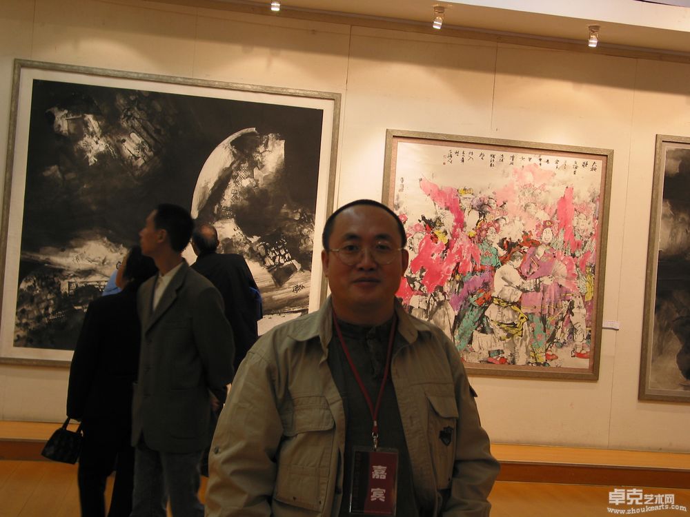 刘子建在“南京水墨三年展”现场（ 2004）