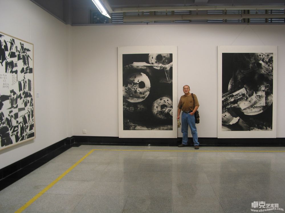 美术文献提名展刘子建作品现场（2004,9）