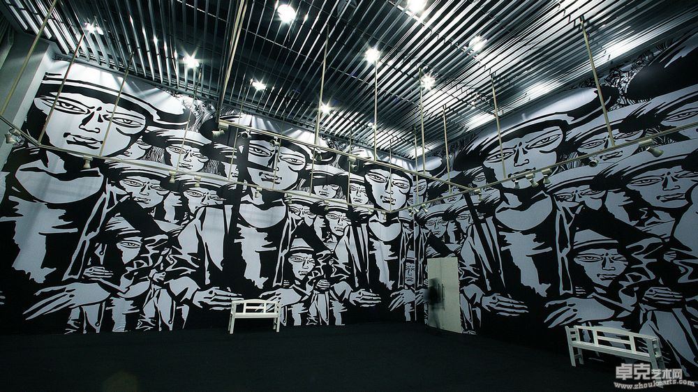 簇拥的人  墙面贴胶 四川大学美术馆展出 2100CM--640CM  2009