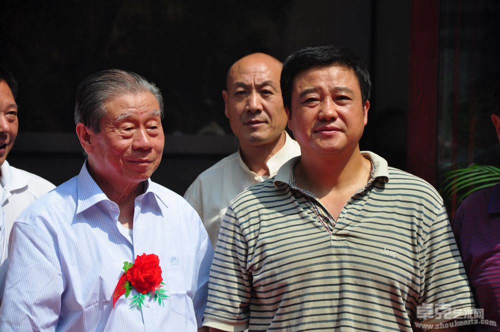 当地领导\艺术家\收藏家\企业家\社会贤达300多人参加了郑忠水墨展开幕式1