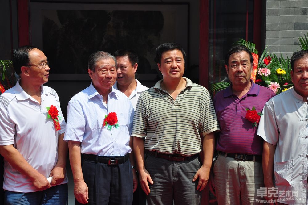 当地领导\艺术家\收藏家\企业家\社会贤达300多人参加了郑忠水墨展开幕式2