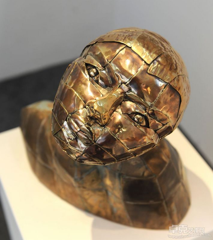 Maria Catuogno《无忧》铜雕 25x36x32 cm 2010