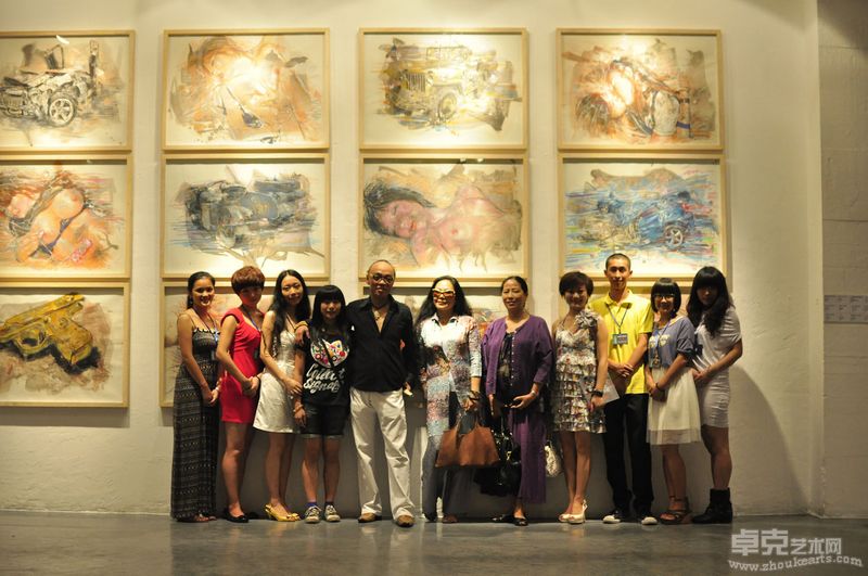 刘宇个展现场_工作室团队合影