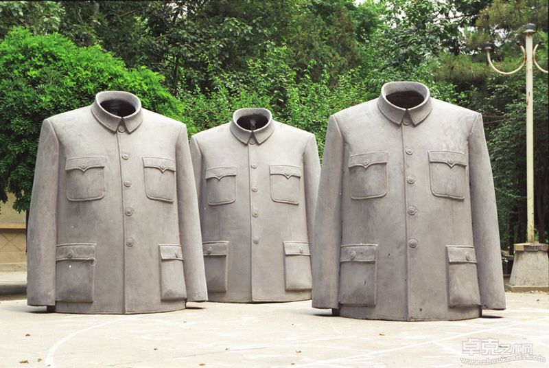 隋建国作品：Legacy Mantle Painting Bronze , 240×160×90cm each 1997