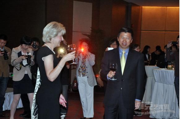 国家外交部副部长宋涛参加了招待会并参观了郑忠水墨作品展,对郑忠先生在中塞文化交流作出的贡献给予高度赞扬