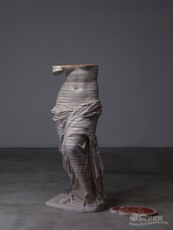 曹晖  不要忘记我  树脂、纤维、丙稀 等综合材料  209×69×70cm×69 2011-2012（4）