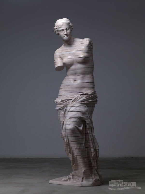 曹晖  不要忘记我  树脂、纤维、丙稀 等综合材料  209×69×70cm×69 2011-2012（5）