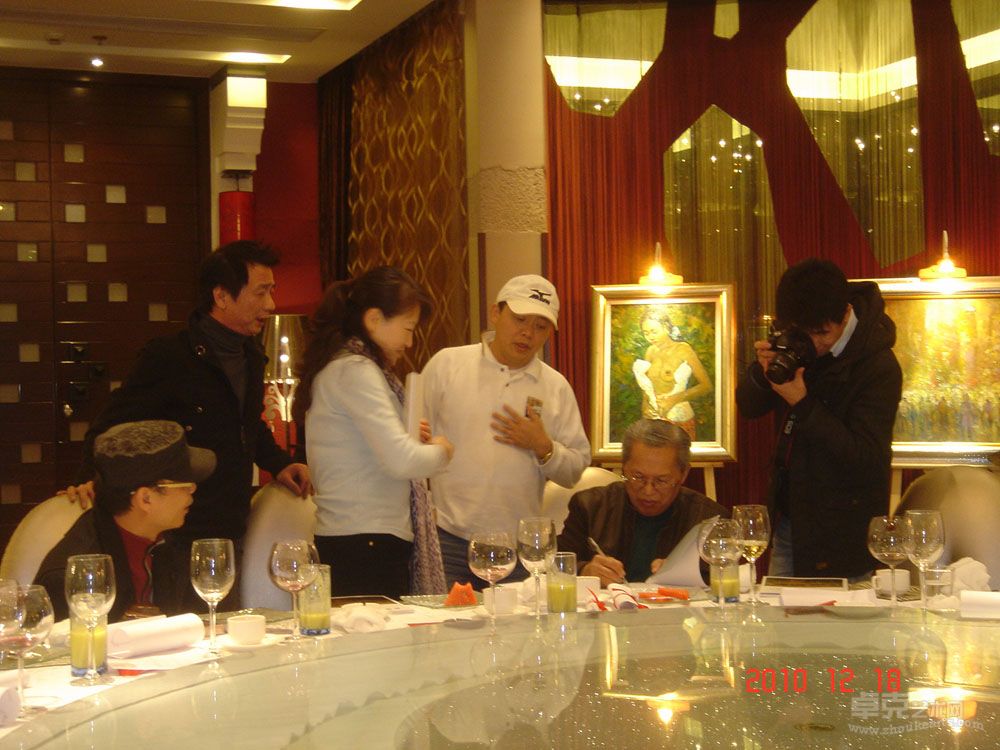 刘海宏10年上海个展签名现场