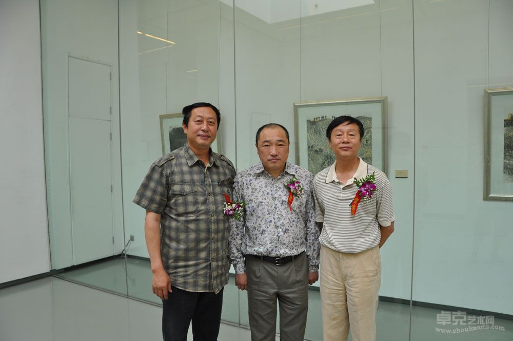 与卢禹顺先生、吴涛毅先生在国家画院合影