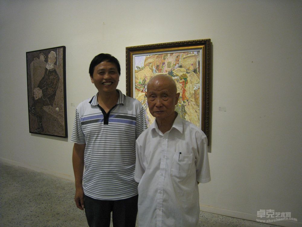 2012年徐旭与中央美院油画系老教授罗尔纯在郭希铨画展上