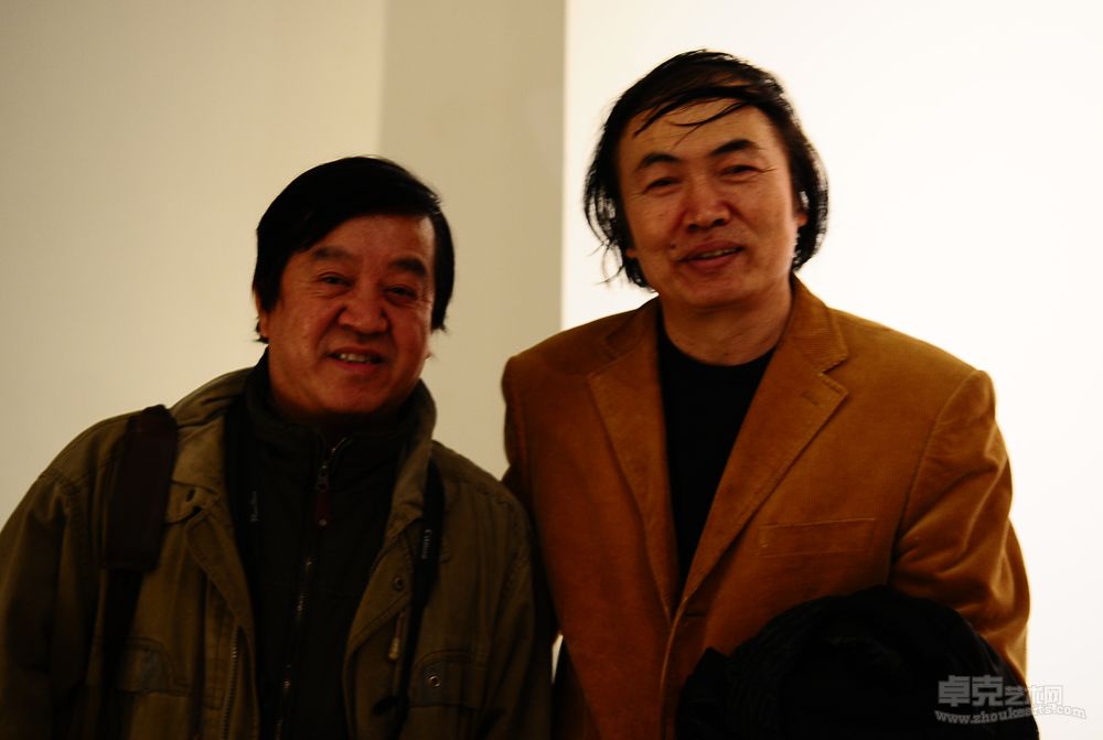 2011年傅强与著名油画家朝戈先生合影