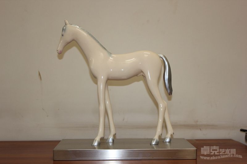 于凡作品-小马二号 pony No2 铜喷漆spray paint on copper 38x38x20 2011