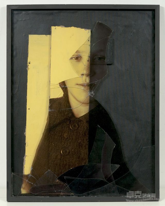 Reflection ( 2012), Photo on glass, yellow planks, 80 x 60 x 5 cm  反思，玻璃上的照片，黄色木板，80 x 60 x 5 cm，2012