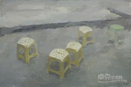 黄色塑料凳