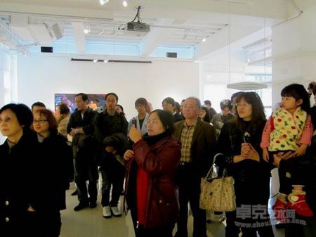 新竹三月最冷的一天，但展场里聚集了来自各地爱好艺术的朋友