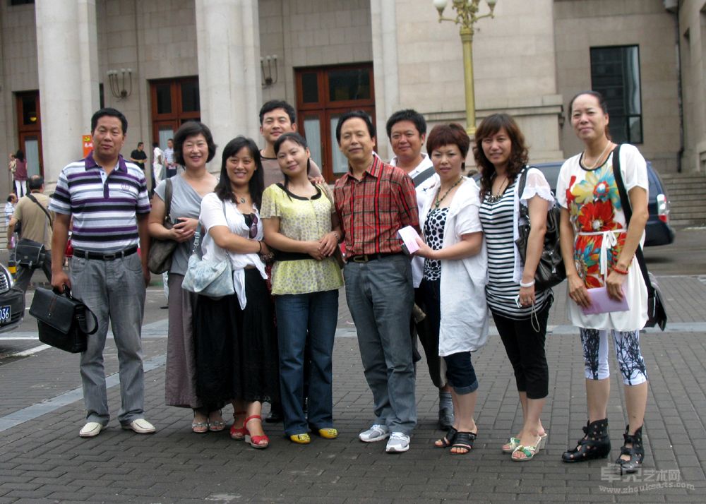 2011年7月,在北京现代工笔画院进修期间与同学合影