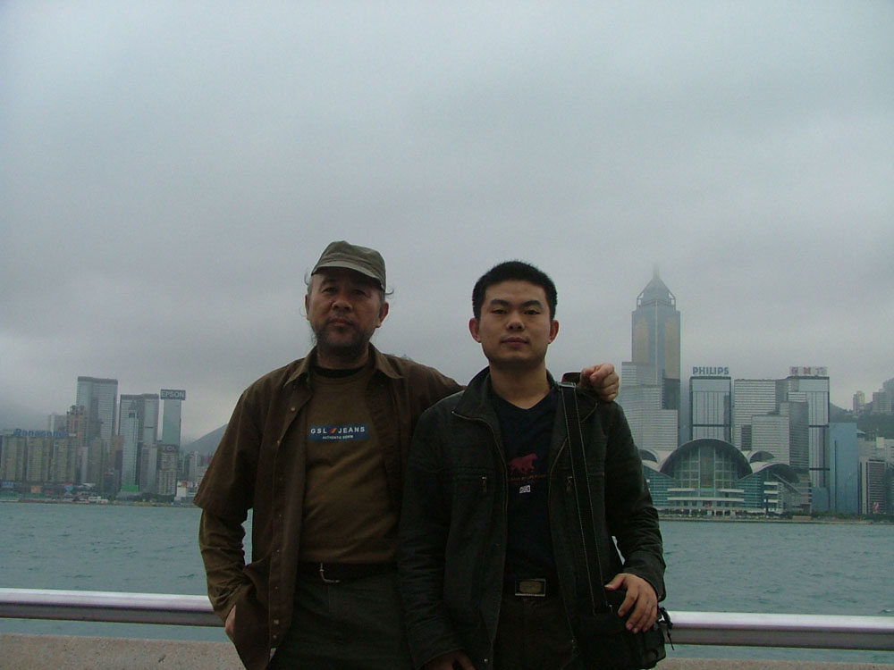 2005年与陈海导师在香港考察