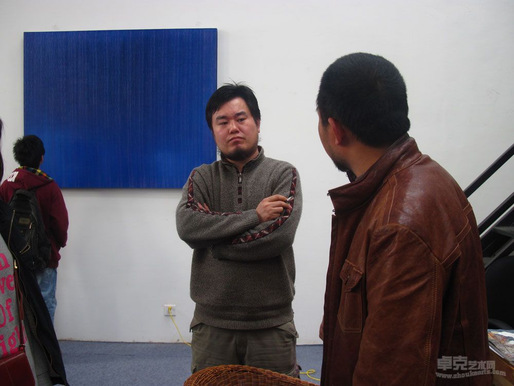 2010年在艺术家党朝阳工作室交流.