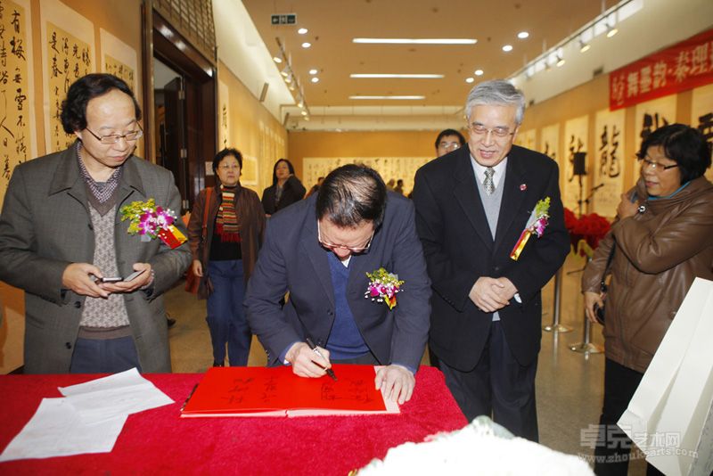 秦理斌书法展现场1