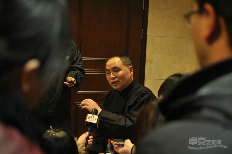 肖丰在接受采访