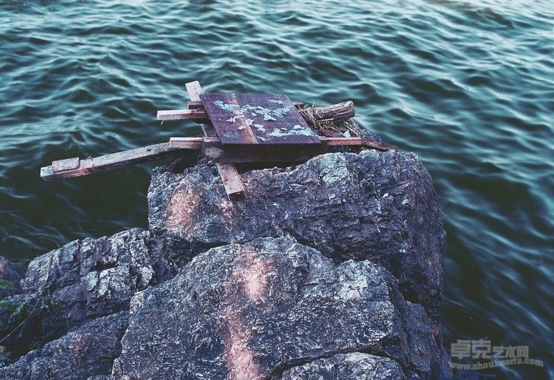 《精神的隐退：东湖冰雕NO.7》，装置，2000年