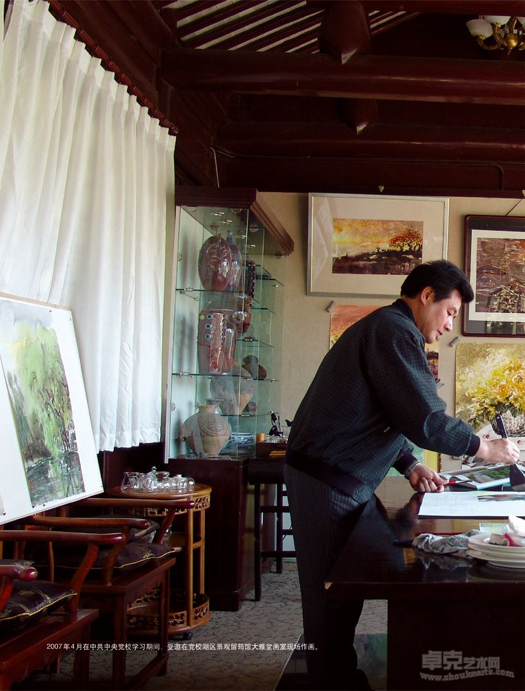 2007年4月在中共中央党校学习期间，受邀在党校湖区景观留筠馆大雅堂画室现场作画