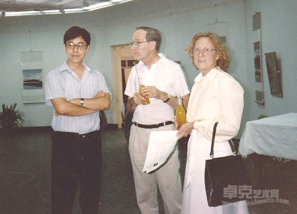 李永存(薄云）1986年中央美院画廊与德国公使夫妇