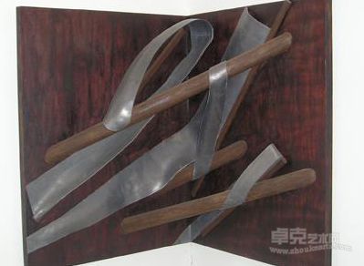 Vlad I-wood and lead-wood and lead 余大伟 90X78cm 2006