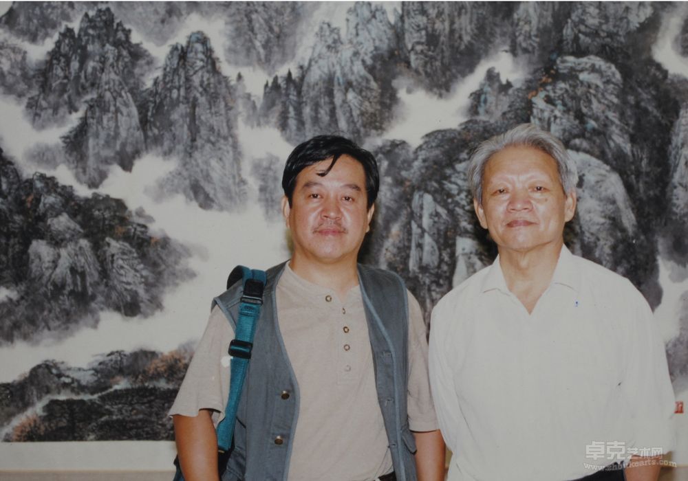 2000年傅强和安徽省美术家协会副主席全国著名画家郭公达先生合影
