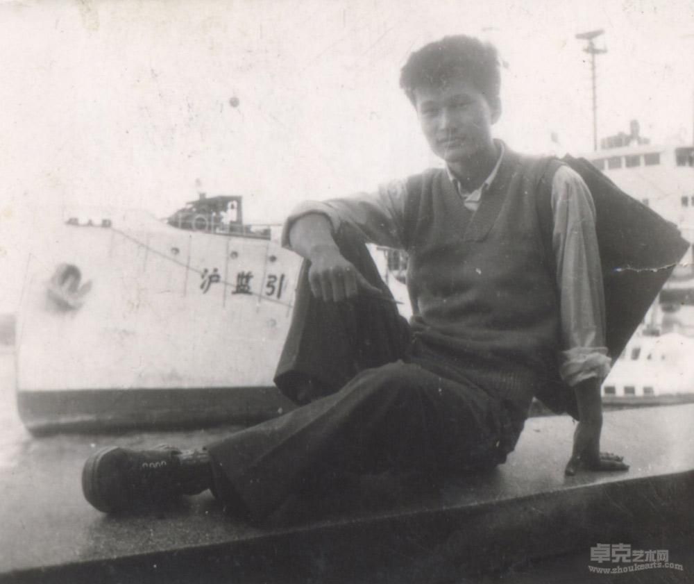 75年业余学画时赴上海写生外滩