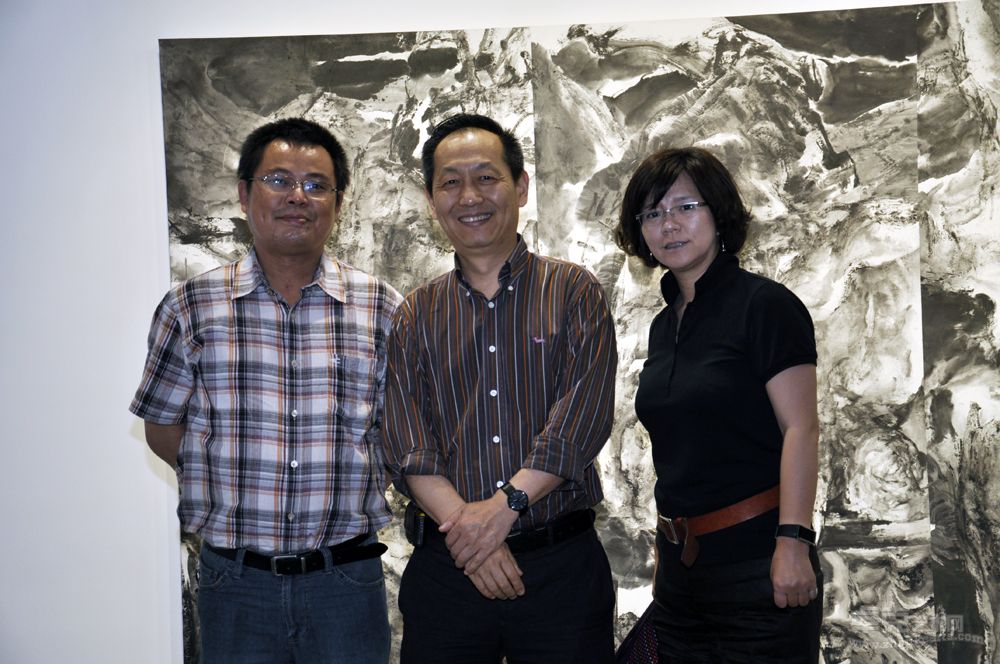 与我国+著名设计师王雪青教授和夫人郑美京教授在一起。