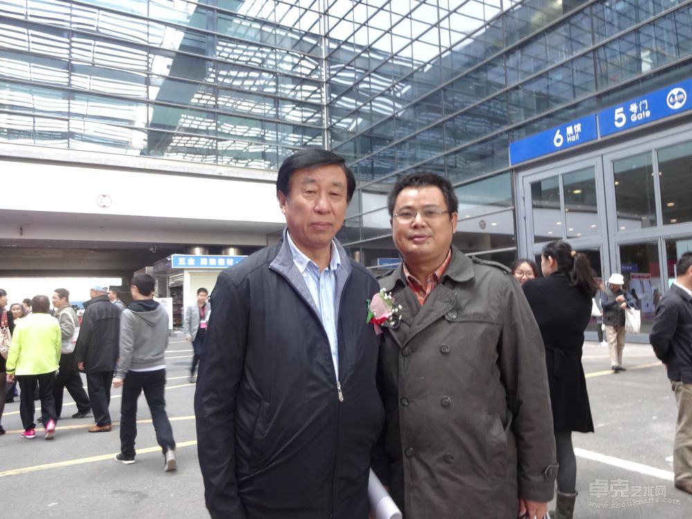 与著名史论家徐恩存先生在深圳艺术博览会上（2012）