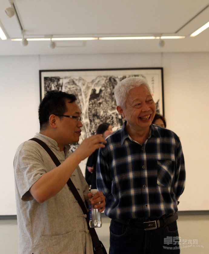 天津人民美术出版社社长、总编、《国画家》杂志主编杨惠东先生在姚伯齐画展上