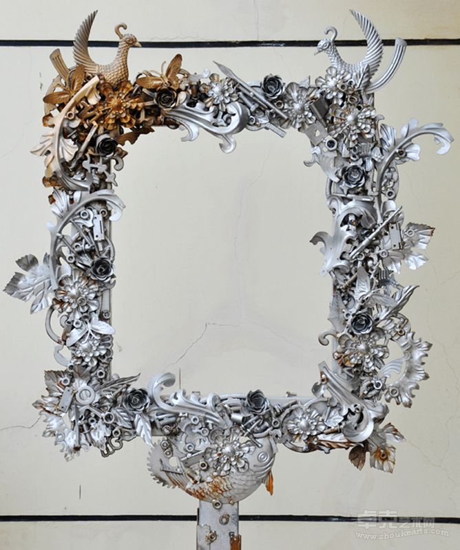 辛立刚《梦想》 189cmX63cmX46cm 大漆 金属 2012年