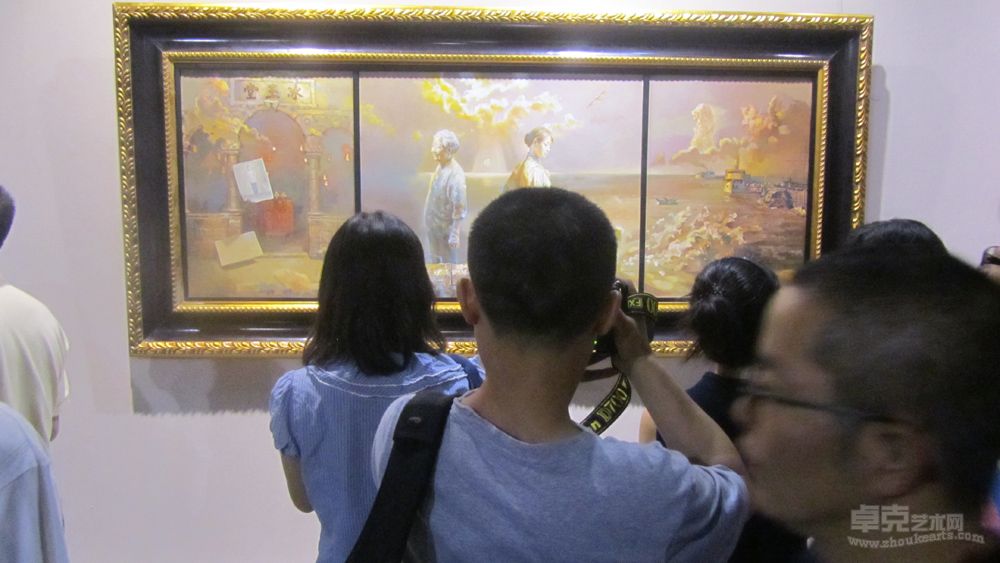 2012年7月”重庆三峡油画院作品展“在成都四川省博物院举行的展览现场