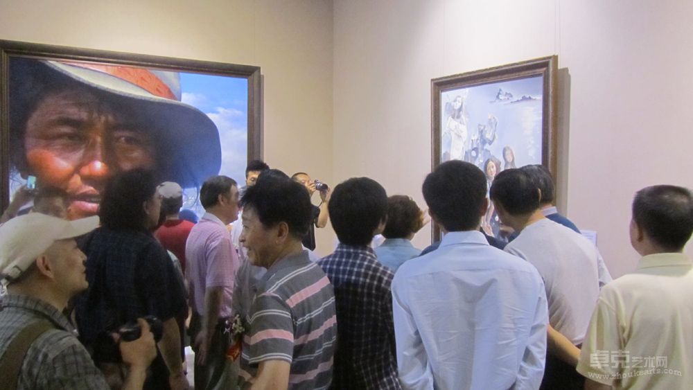 【重庆三峡油画院作品展】展览展出了川渝两地著名艺术家的作品，现场人头涌动